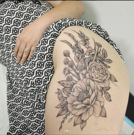 Tattoos - Galdioli and Floral on Thigh- Instagram @MichaelBalesArt - 129797